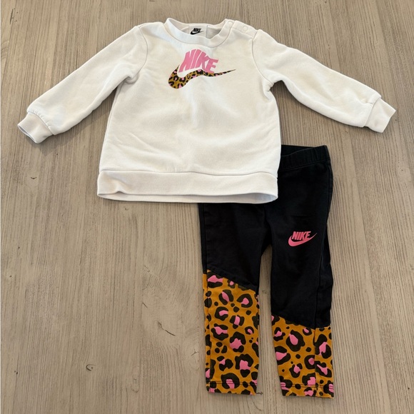 Fleece Sweatshirt and Leggings set from Nike - Picture 1 of 5